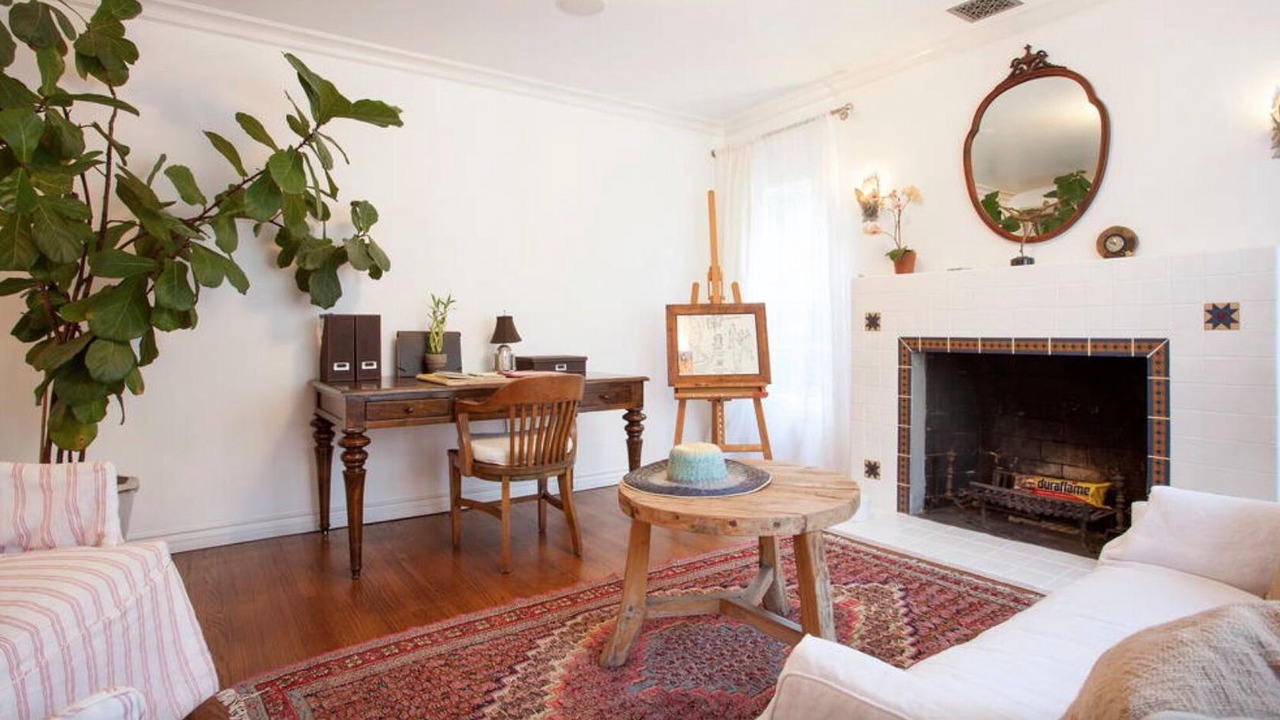 Photo of Livingroom in Mid-Wilshire