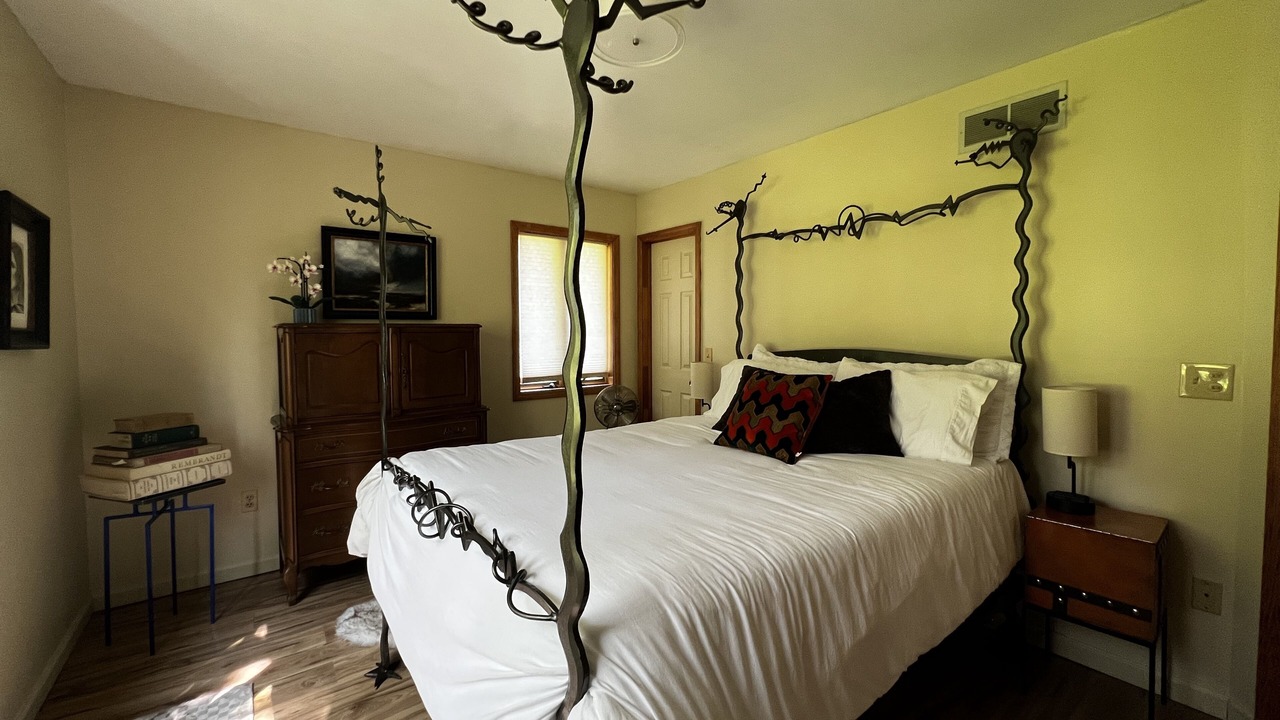 Photo of Bedroom in East Palmyra