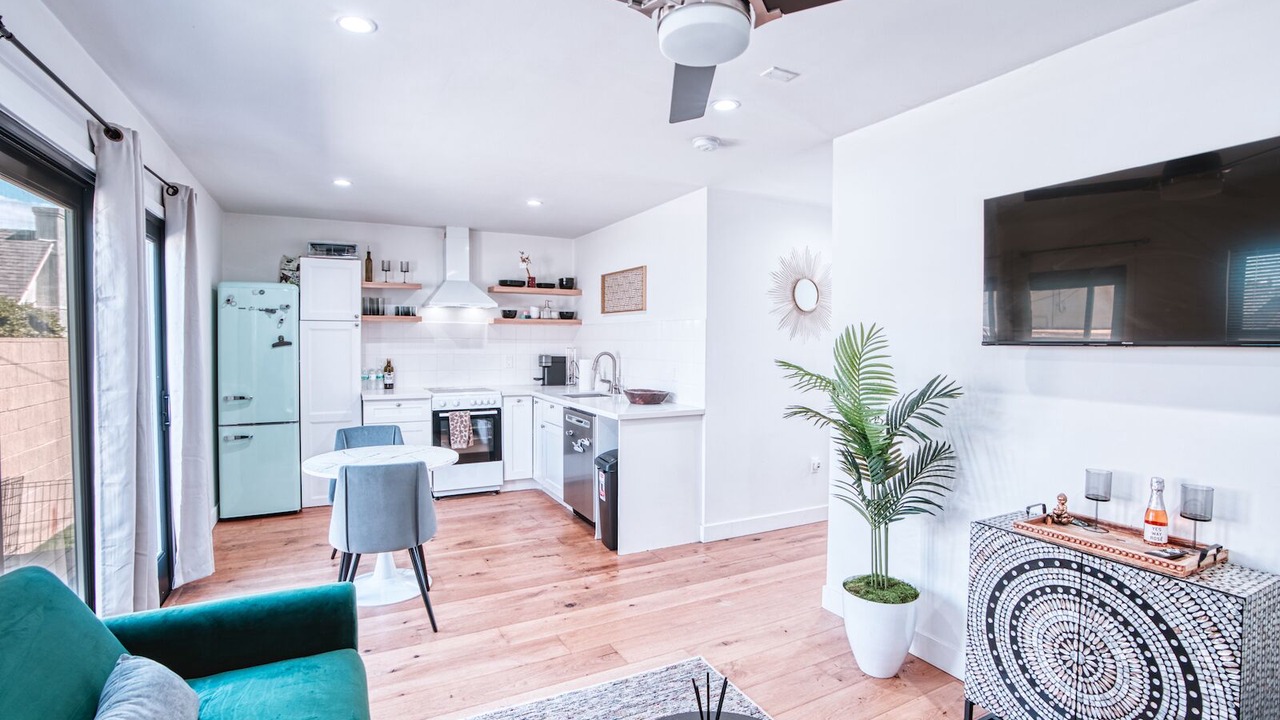 Photo of Livingroom in Mid City