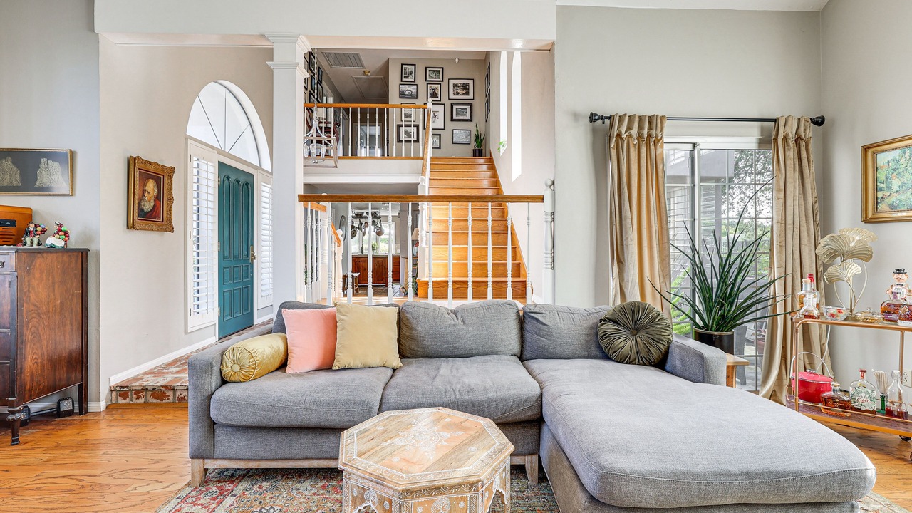Photo of Livingroom in North Ridge