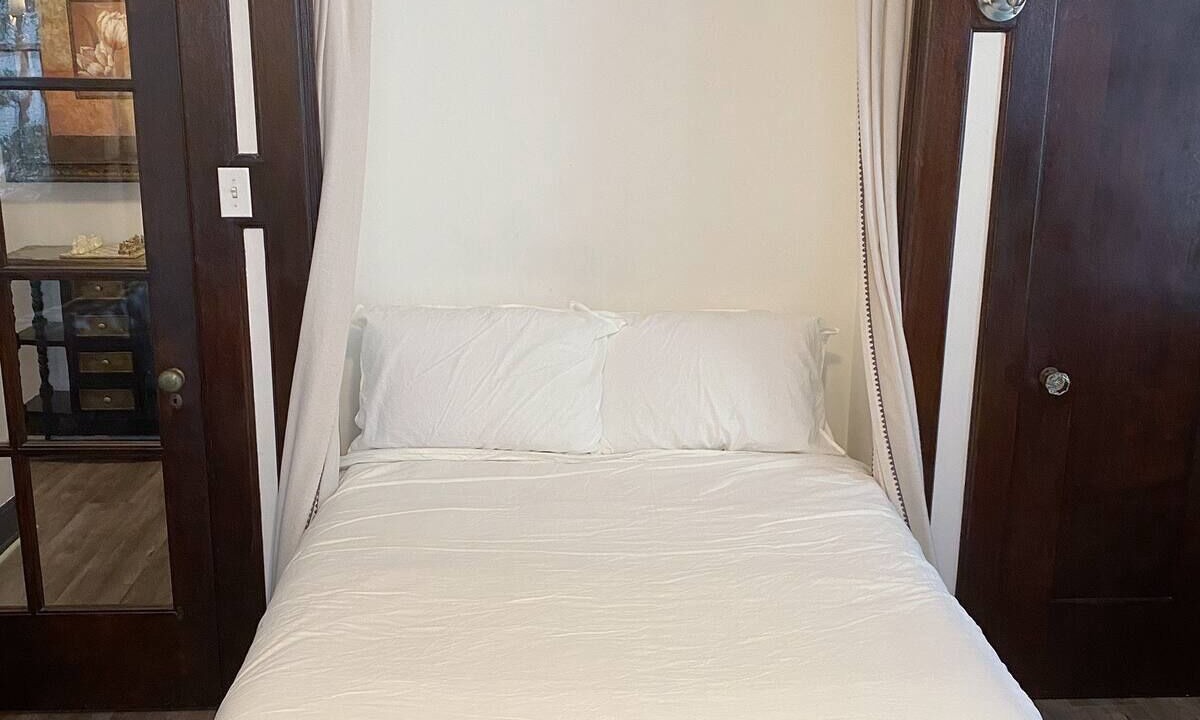 Photo of Bedroom in Alamitos Beach