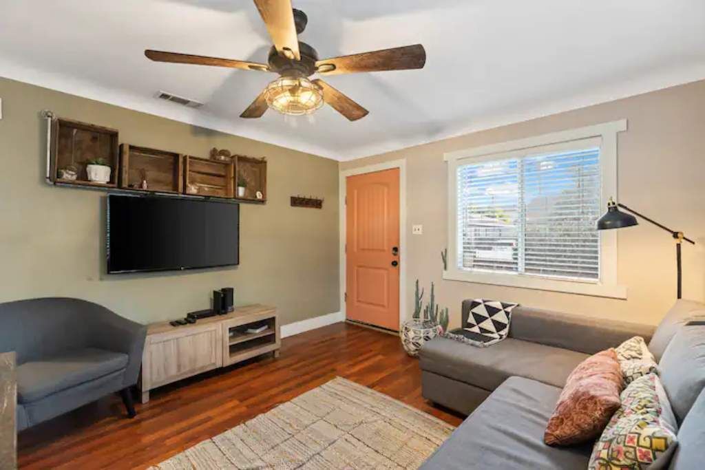 Photo of Livingroom in Alamitos Beach