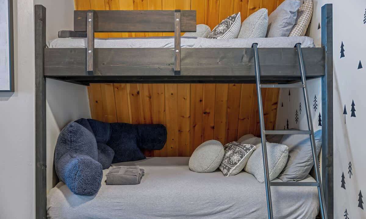 Photo of Bedroom in Big Bear City