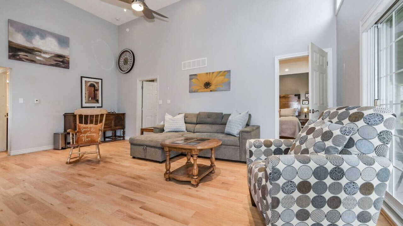 Photo of Livingroom in Elora
