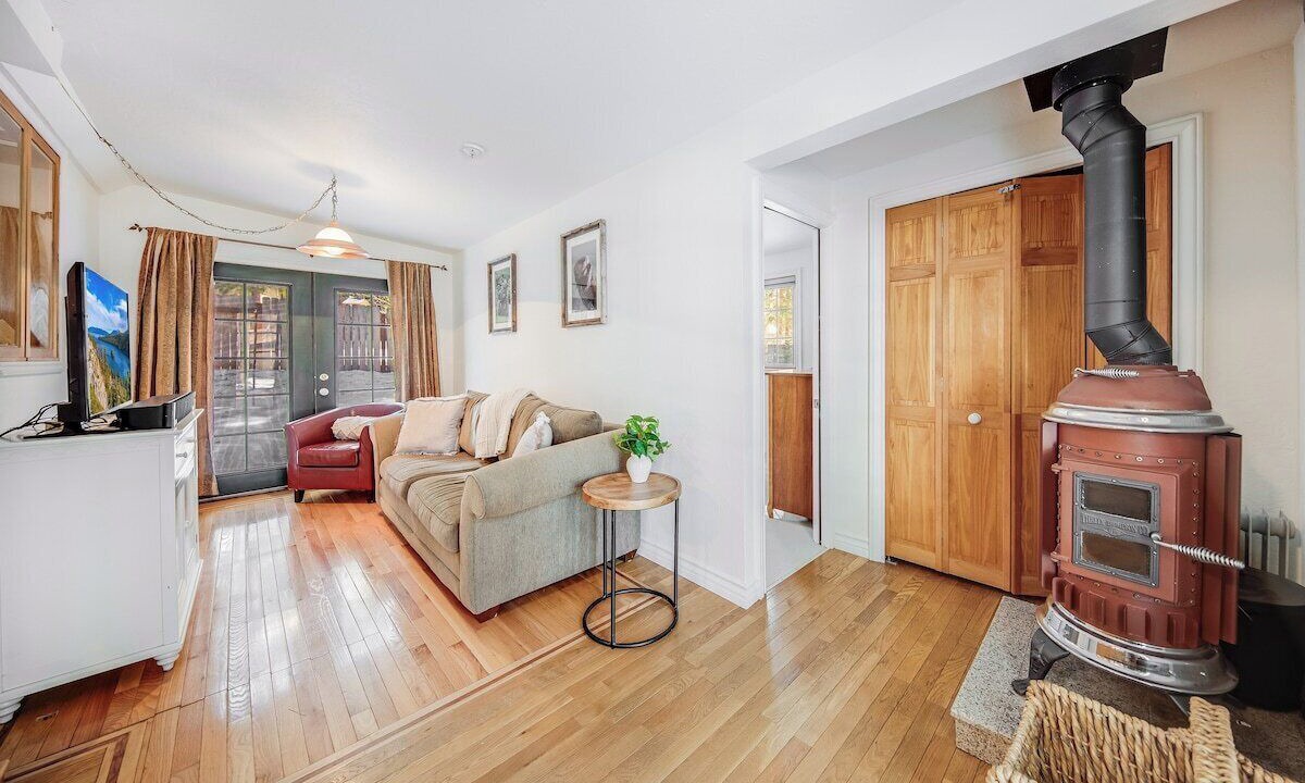 Photo of Livingroom in Lower Kingsbury