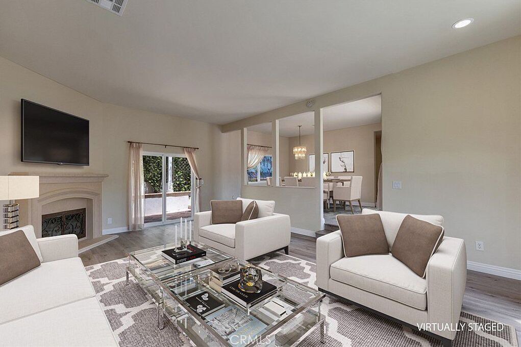 Photo of Livingroom in Woodland Hills