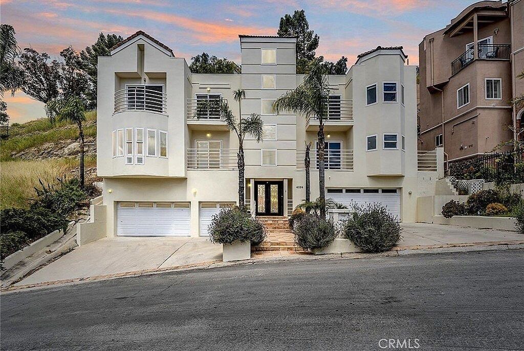Photo of Outdoor in Woodland Hills