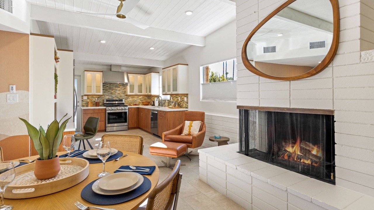Photo of Livingroom in Historic Tennis Club