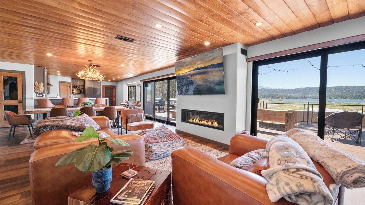 Photo of Livingroom in Fawnskin