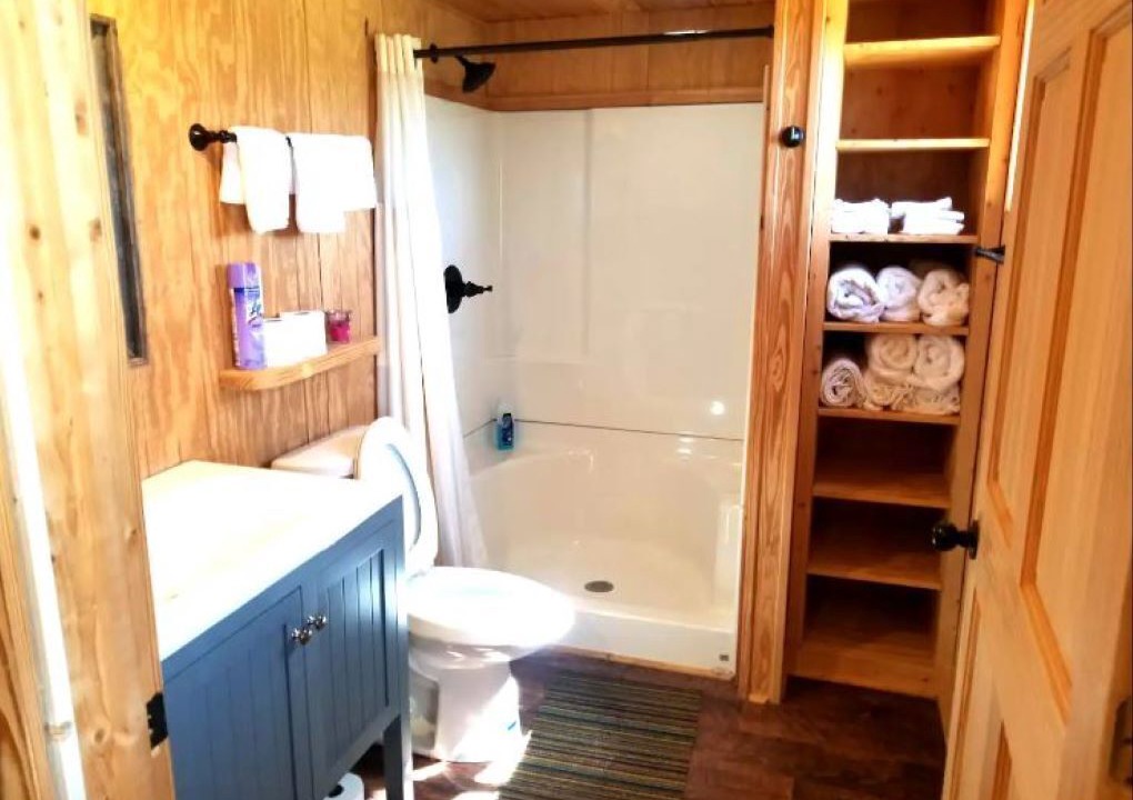 Photo of Bathroom in Letohatchee