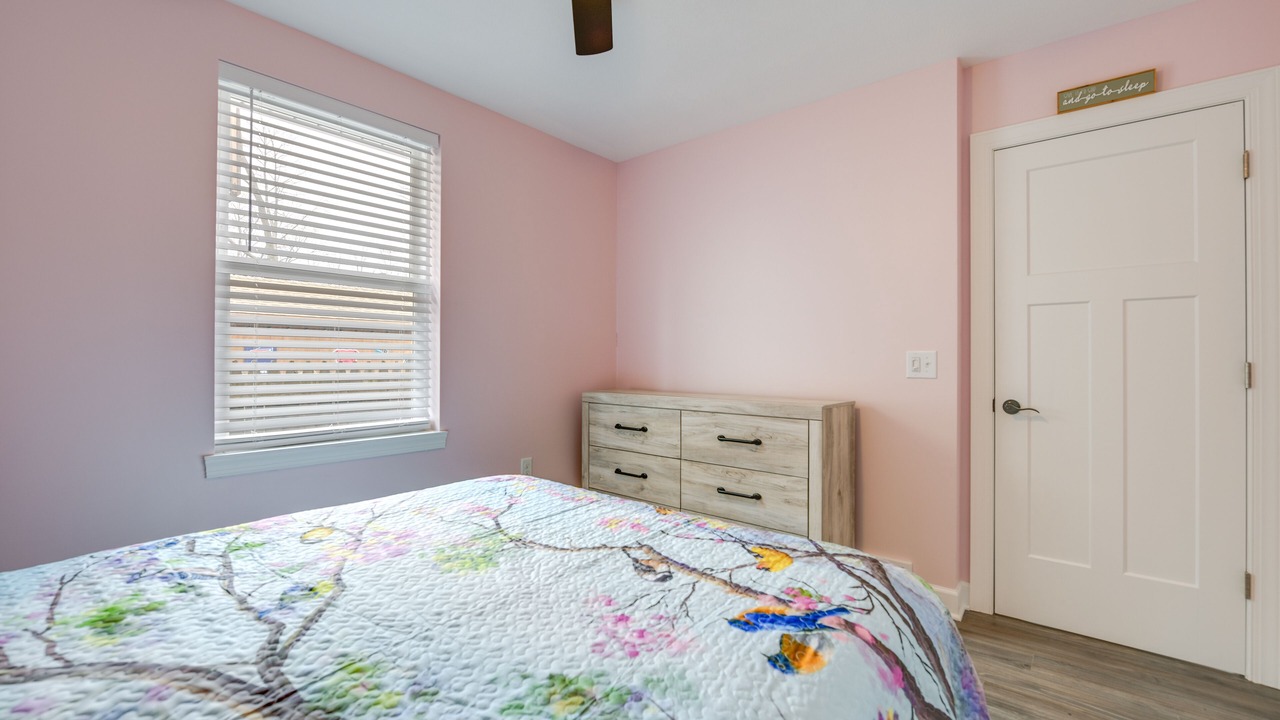 Photo of Bedroom in Lake Erie Beach