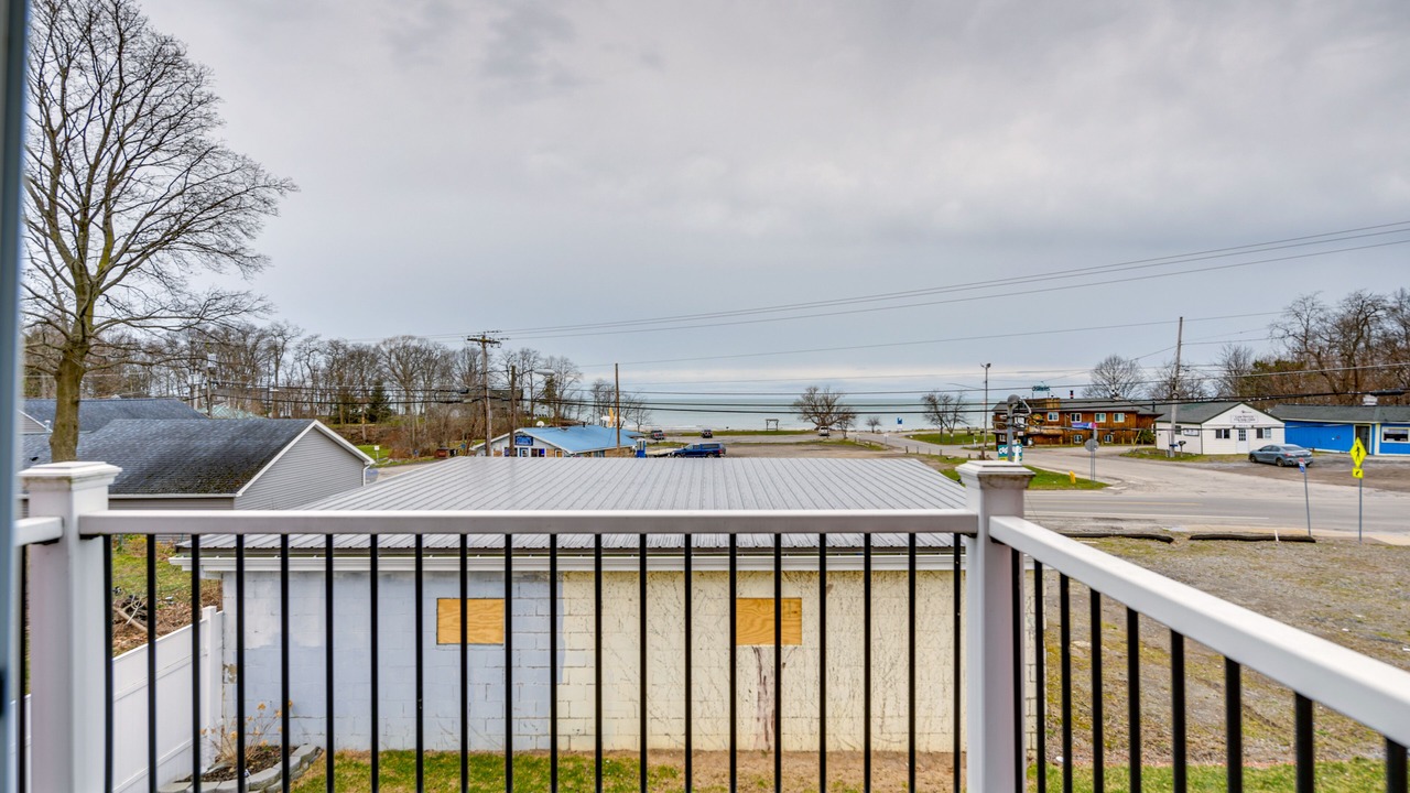 Photo of Patio Balcony in Lake Erie Beach