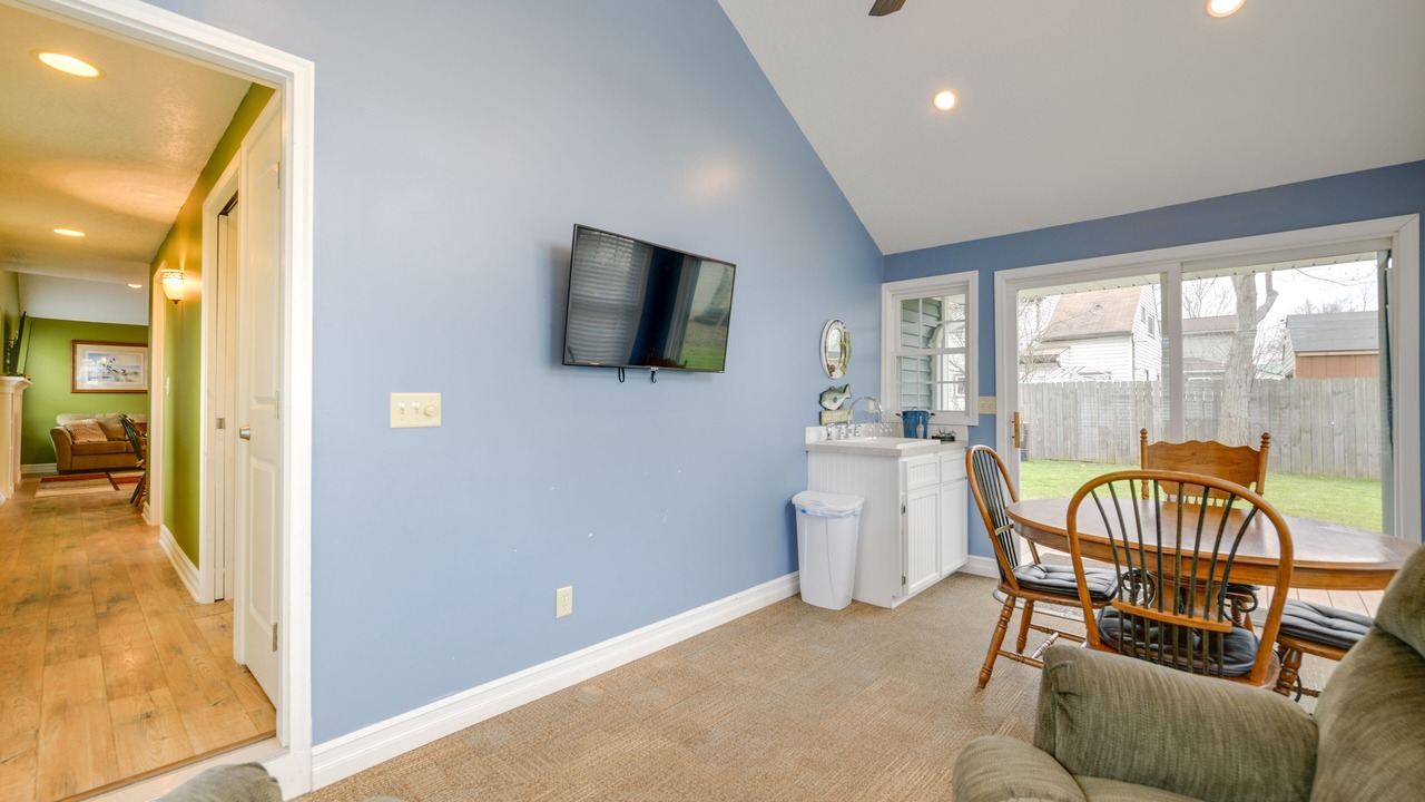 Photo of Livingroom in Lake Erie Beach