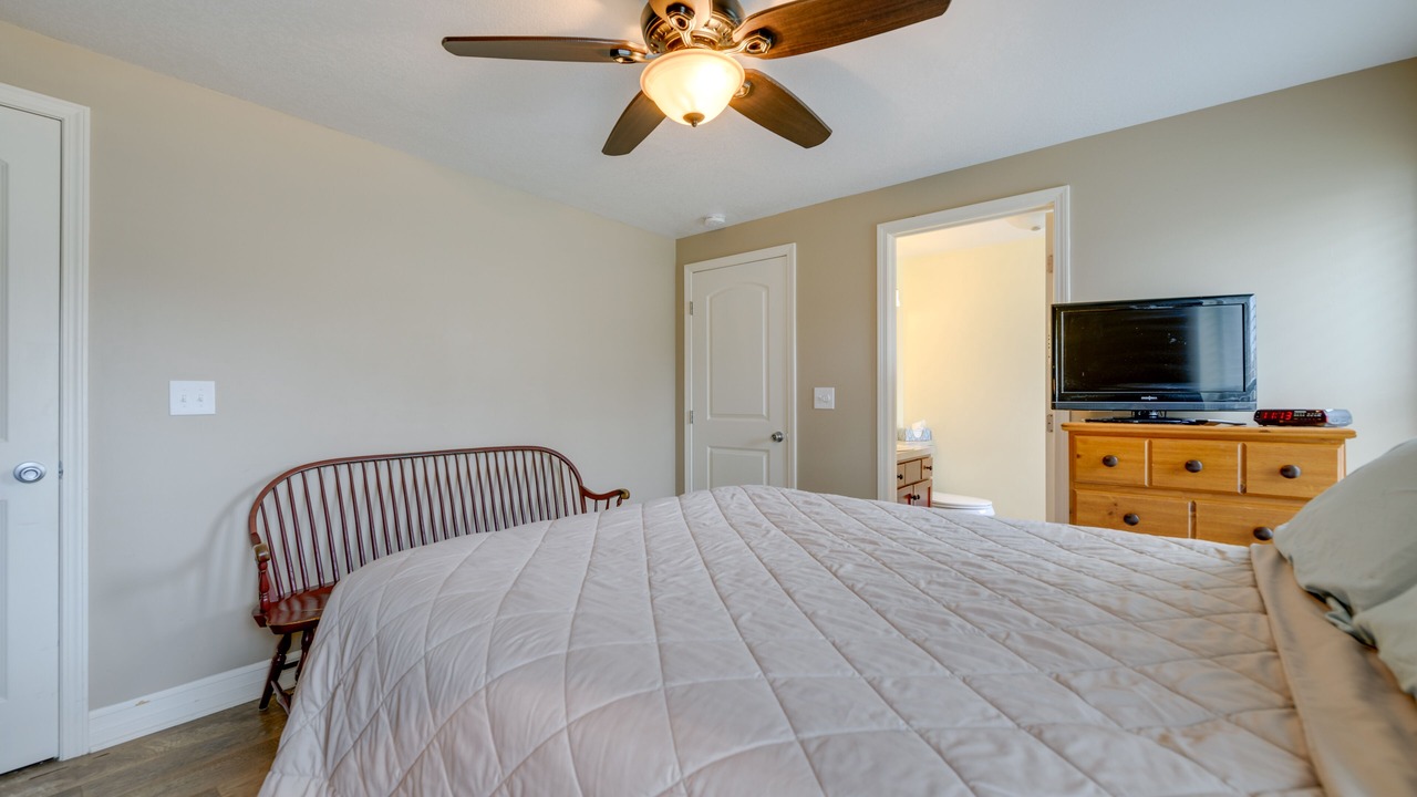 Photo of Bedroom in Lake Erie Beach