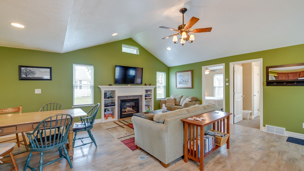 Photo of Livingroom in Lake Erie Beach