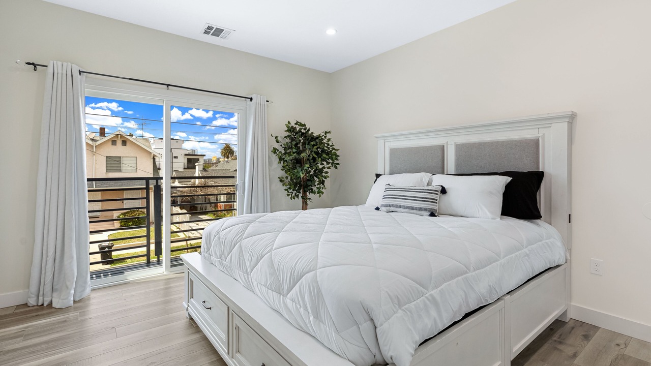 Photo of Bedroom in East Hollywood