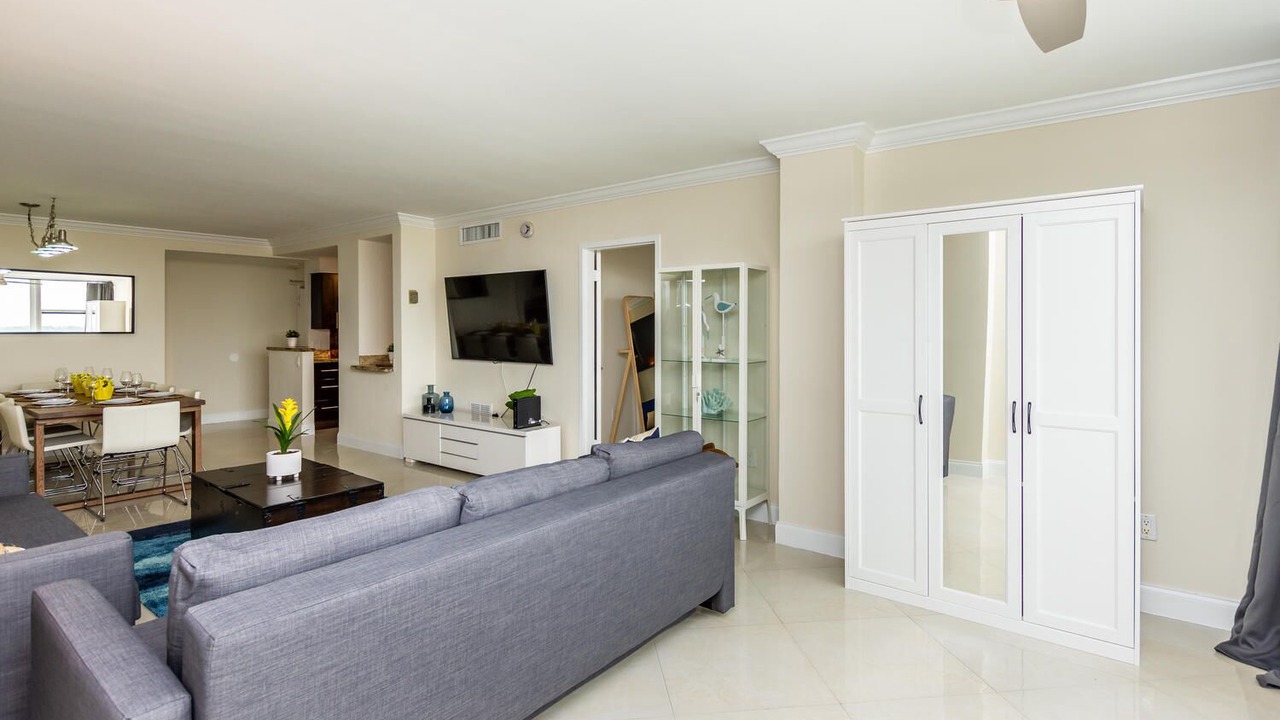 Photo of Livingroom in Galt Mile