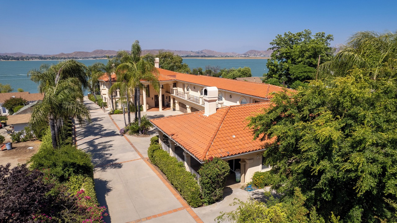 Photo of Outdoor in Lakeland Village