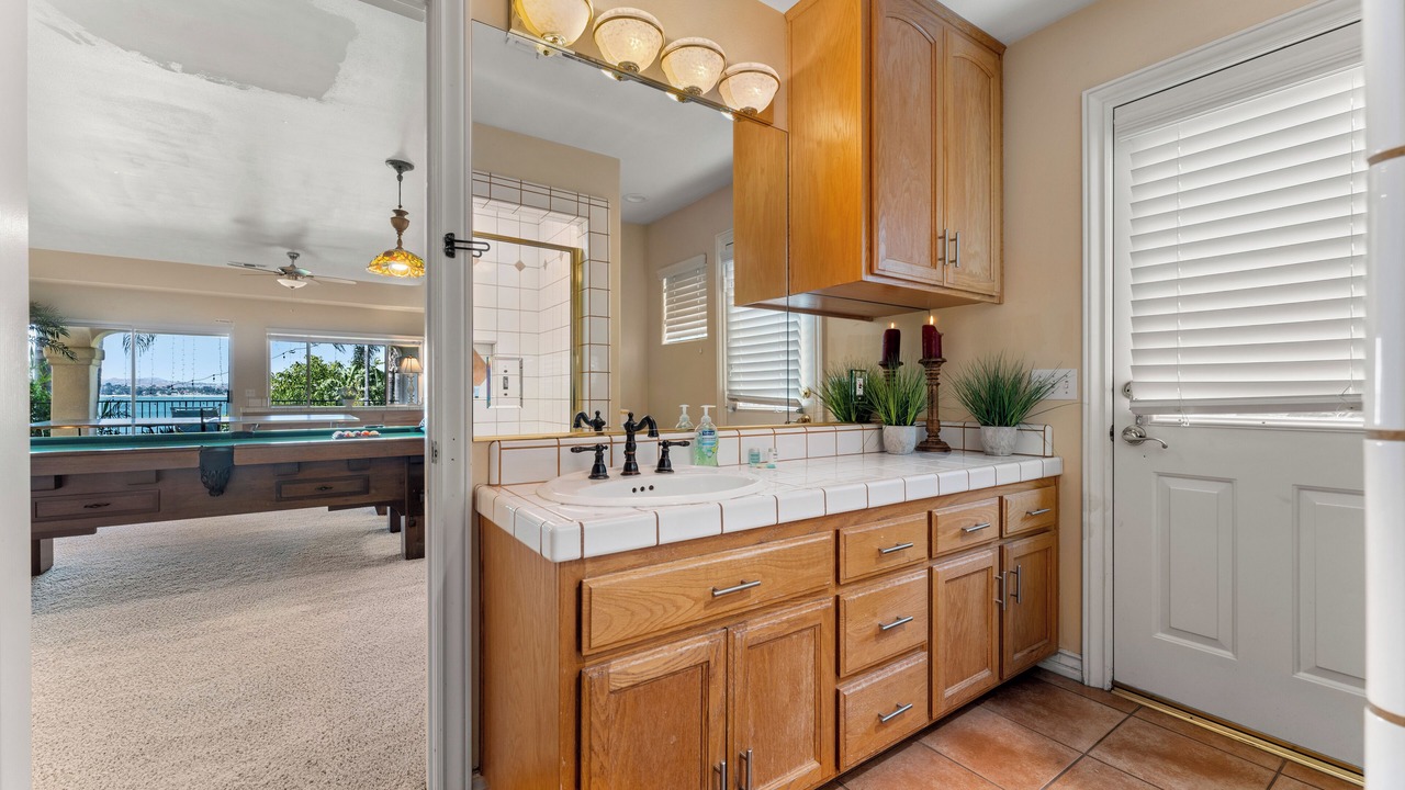 Photo of Bathroom in Lakeland Village