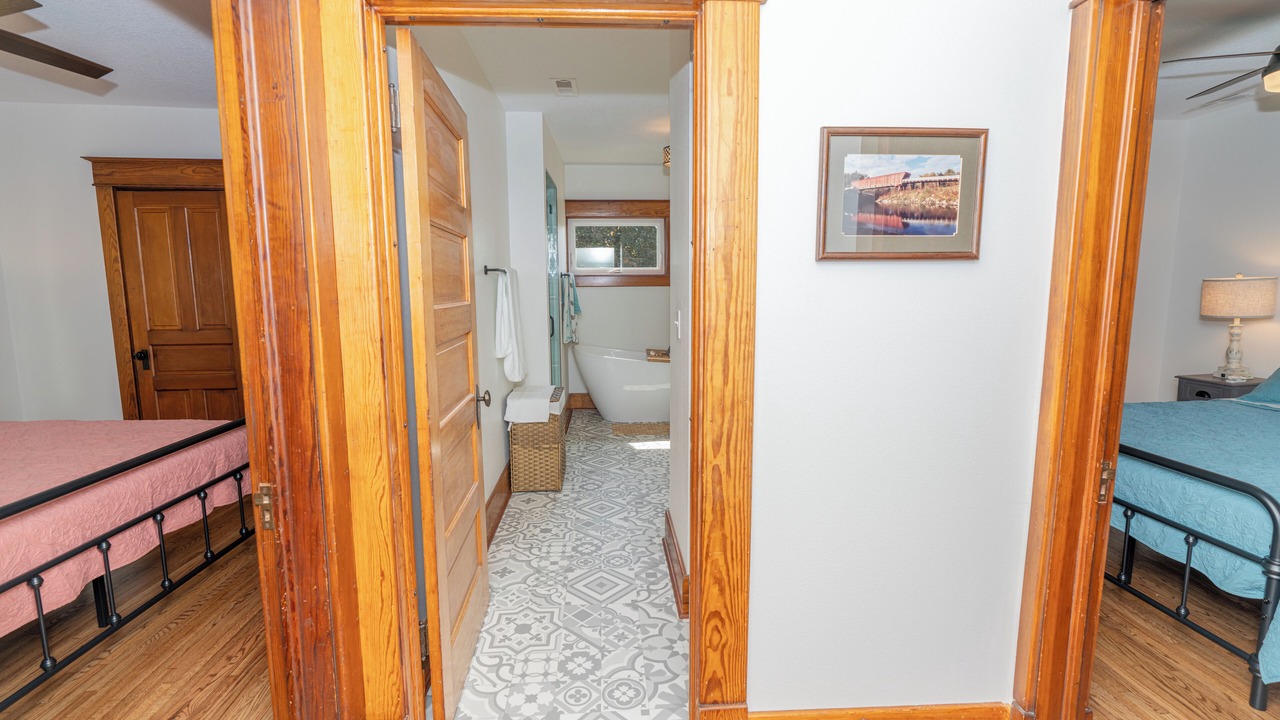 Photo of Bedroom in Winterset