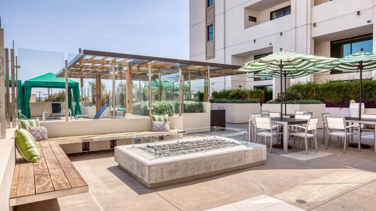Photo of Outdoor in Greater Wilshire - Hancock Park