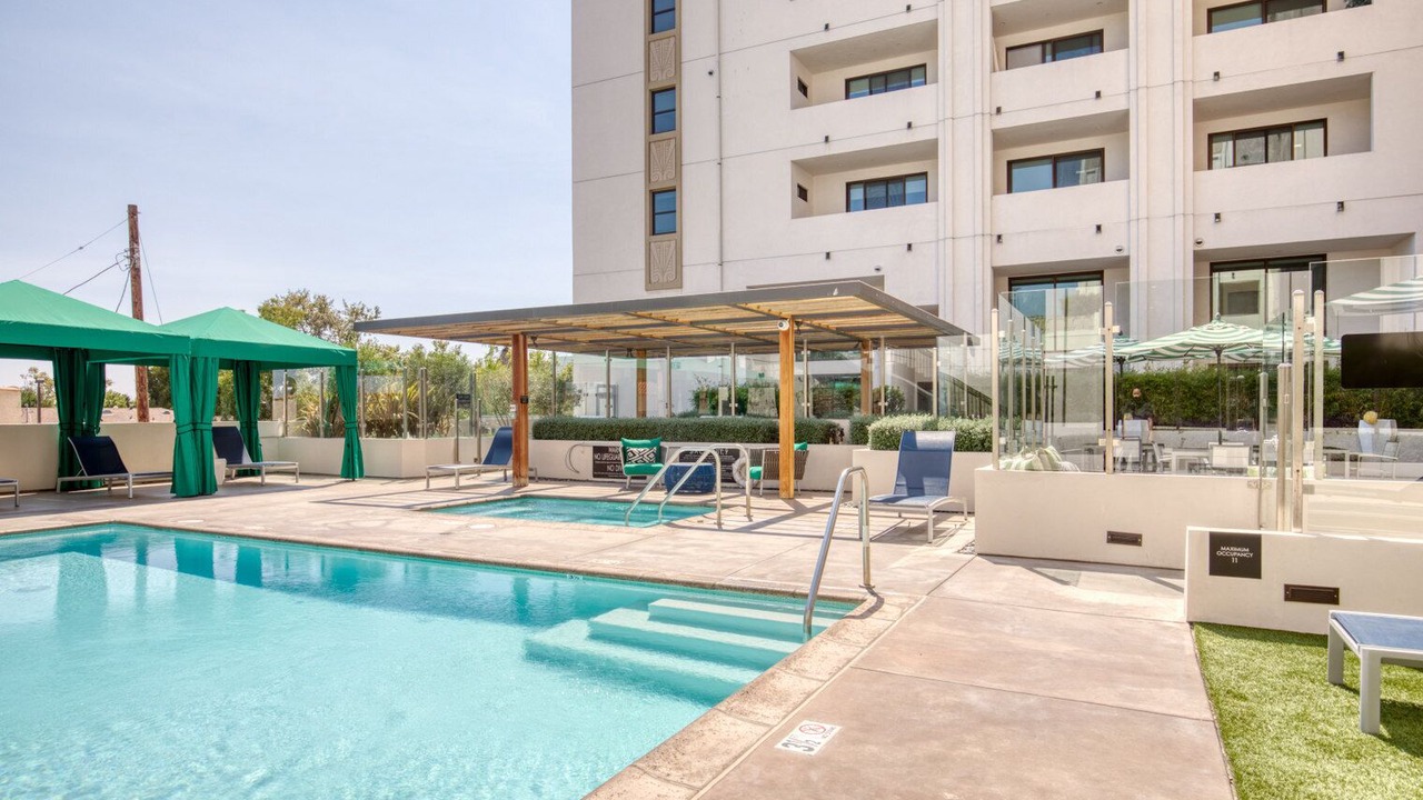 Photo of Outdoor in Greater Wilshire - Hancock Park
