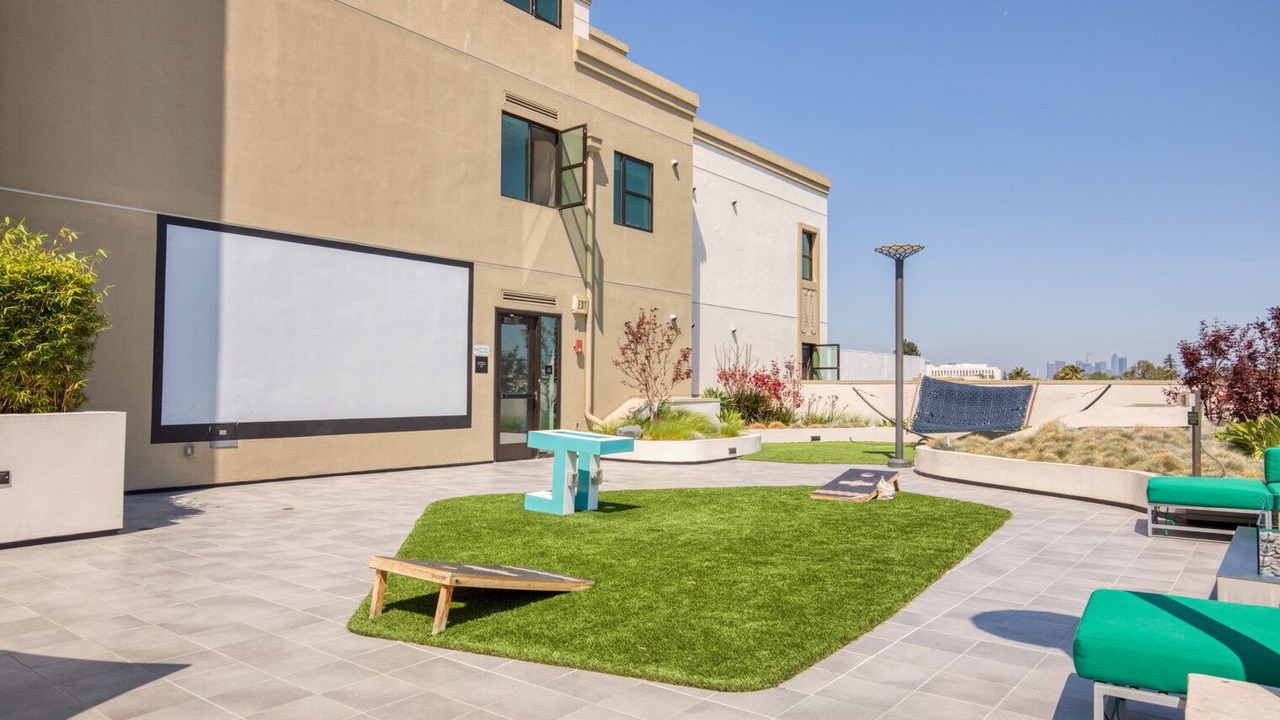 Photo of Patio Balcony in Greater Wilshire - Hancock Park