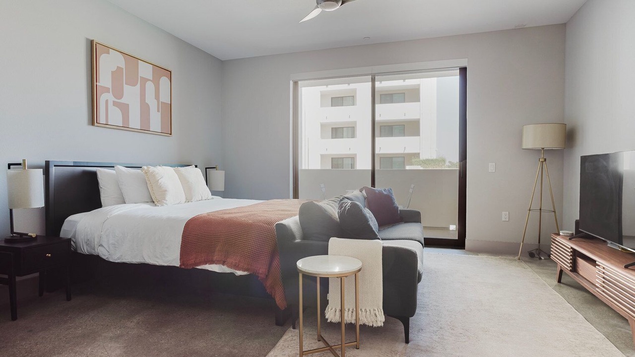 Photo of Bedroom in Greater Wilshire - Hancock Park