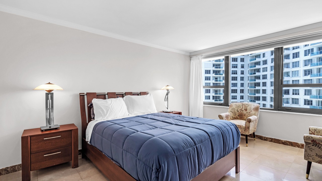 Photo of Bedroom in Mid Beach
