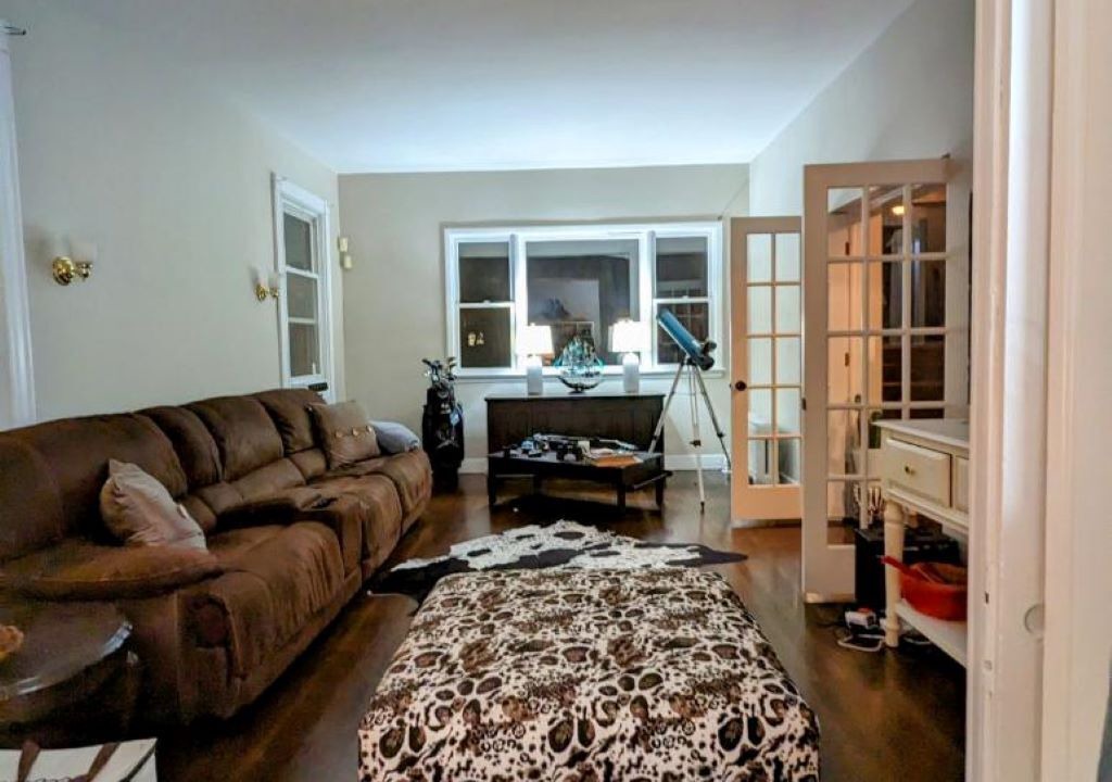 Photo of Livingroom in Orange