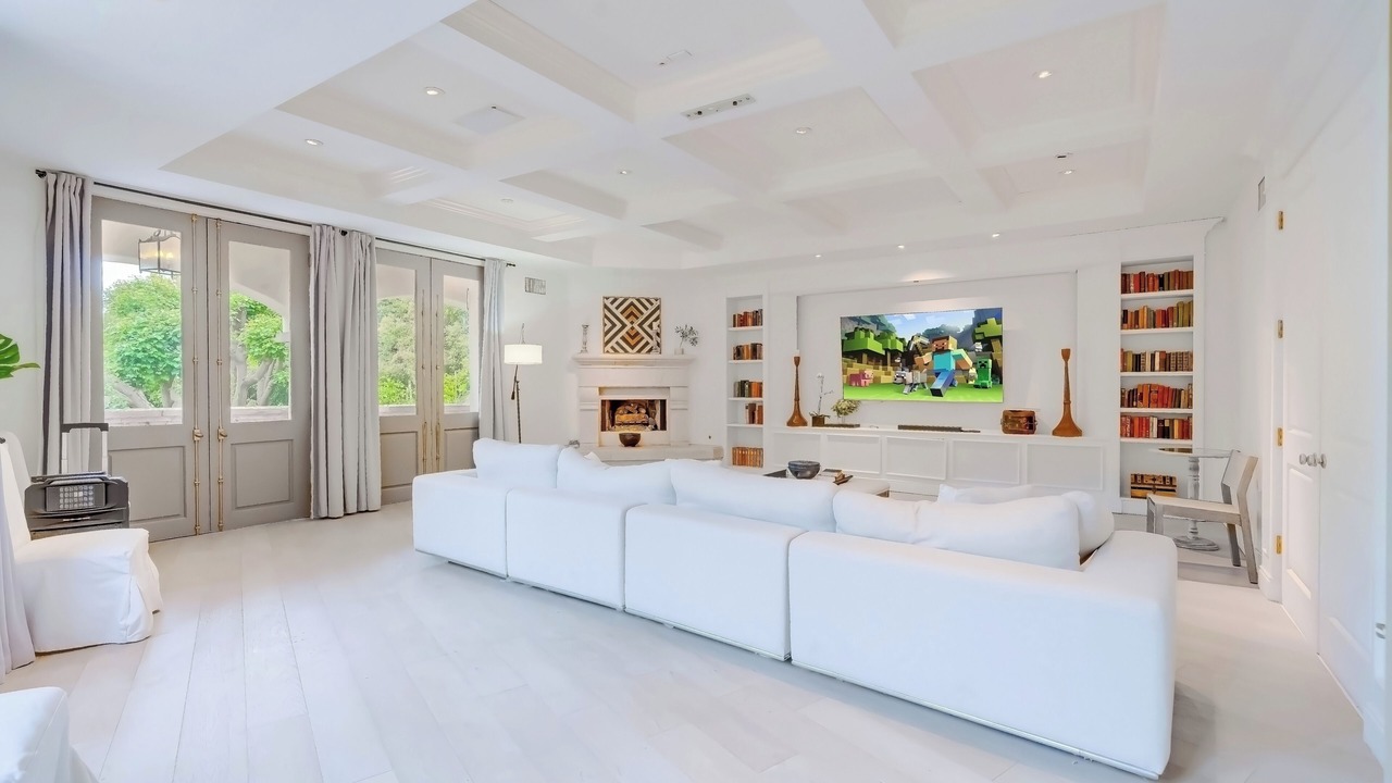Photo of Livingroom in Holmby Hills
