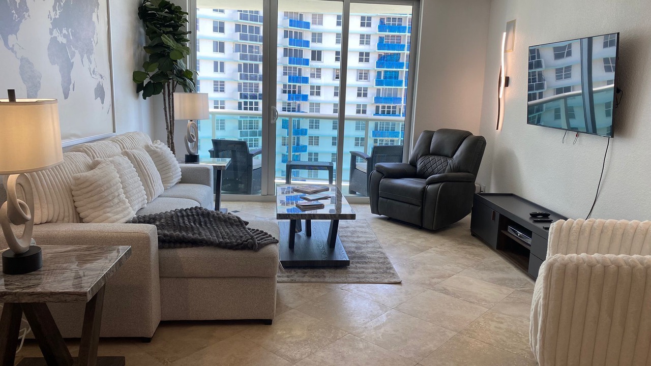 Photo of Livingroom in Hollywood South Central Beach