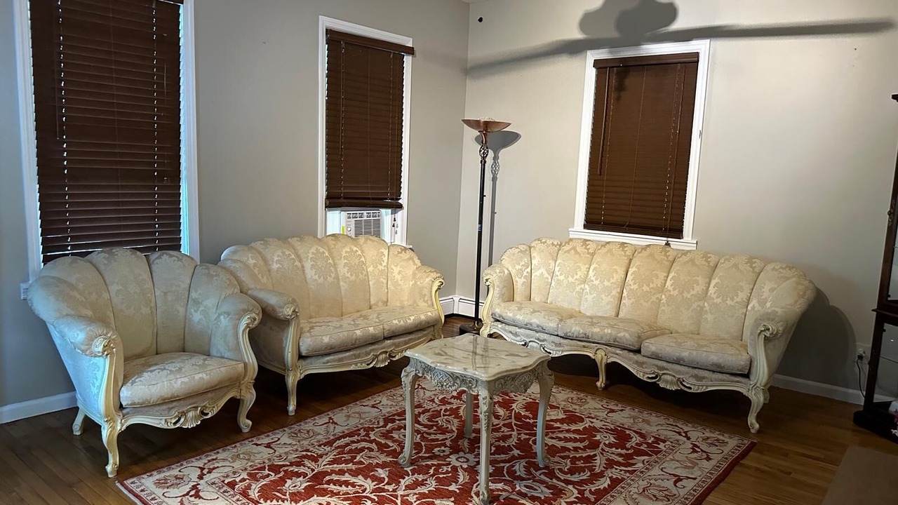 Photo of Livingroom in Teaneck