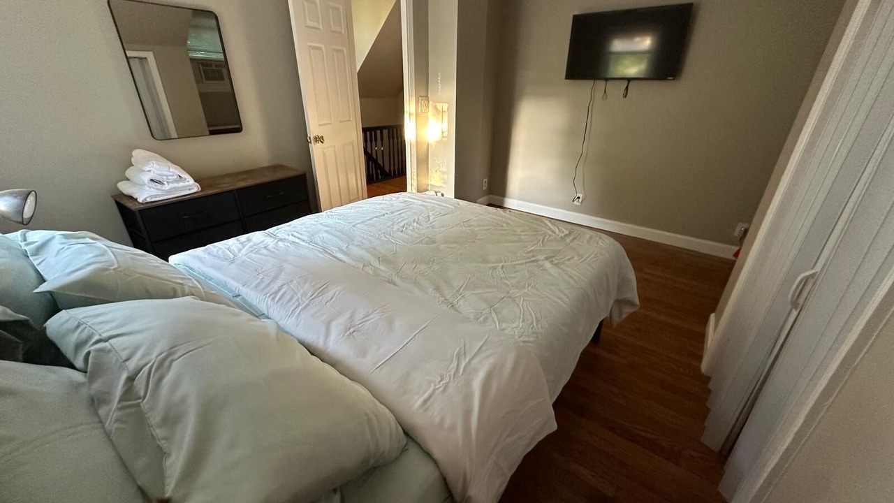 Photo of Bedroom in Teaneck