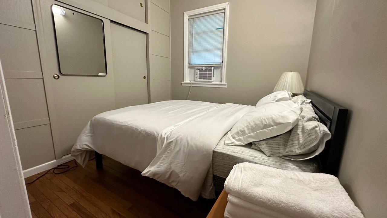 Photo of Bedroom in Teaneck