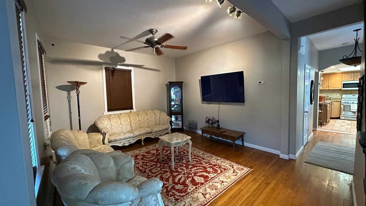Photo of Livingroom in Teaneck
