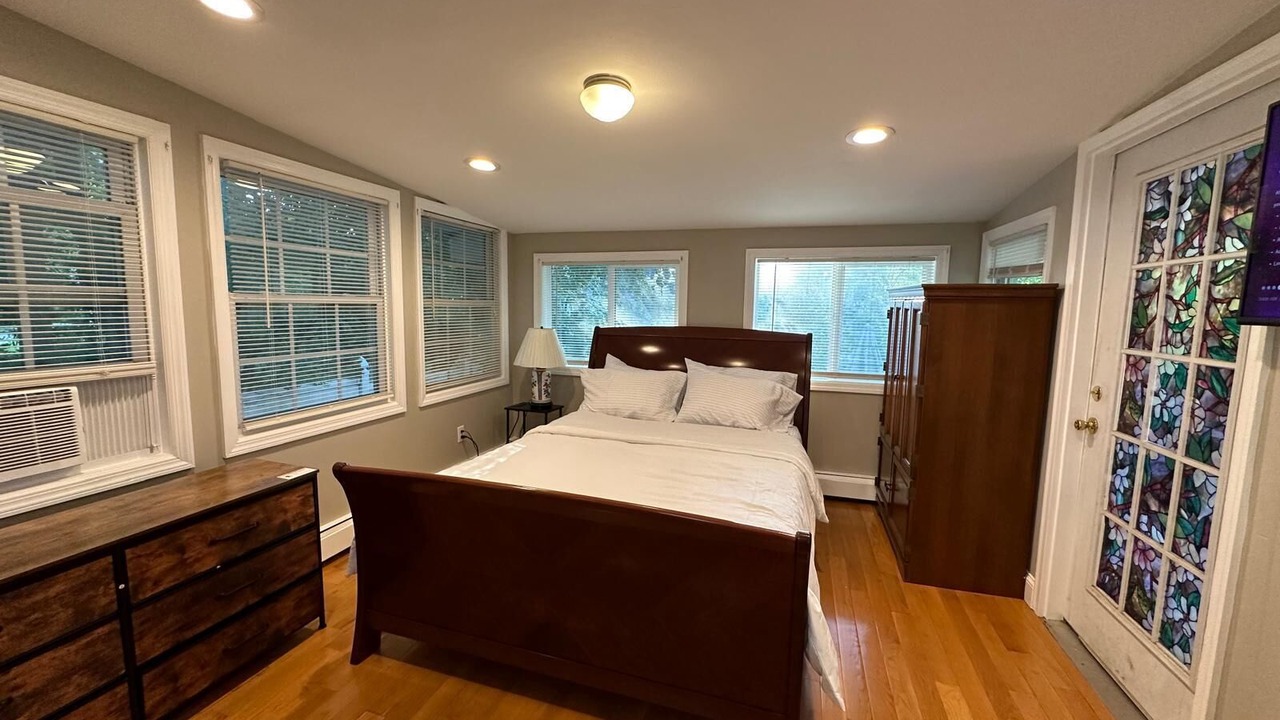 Photo of Bedroom in Teaneck