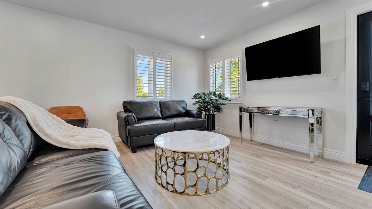 Photo of Livingroom in Port Dover