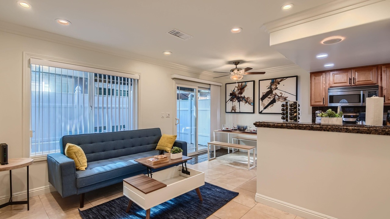 Photo of Livingroom in Downtown