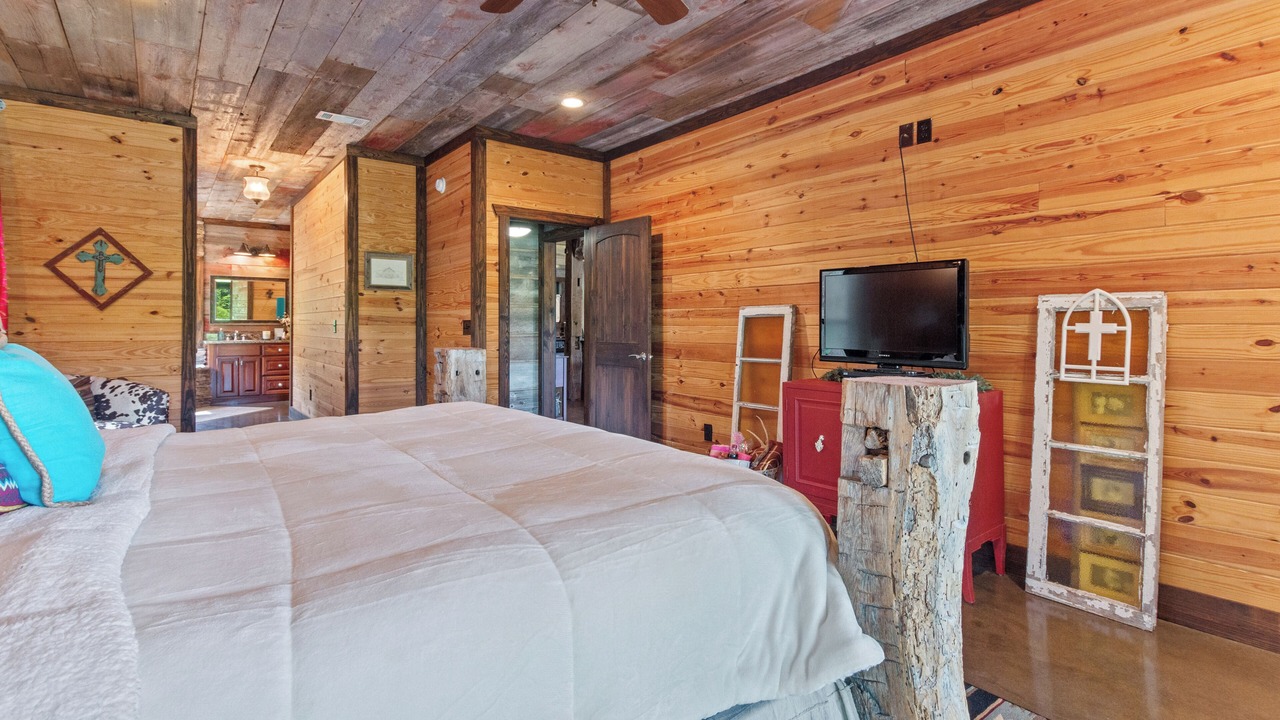 Photo of Bedroom in Clinton
