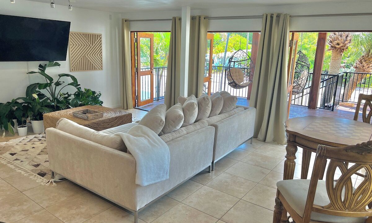 Photo of Livingroom in Lauderdale Beach