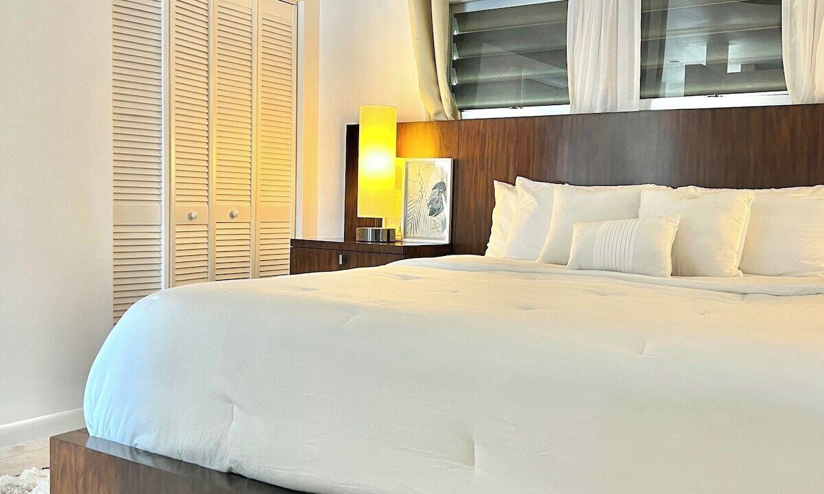 Photo of Bedroom in Lauderdale Beach