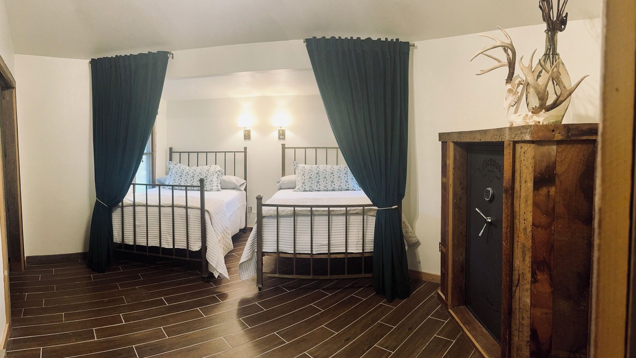 Photo of Bedroom in Pope