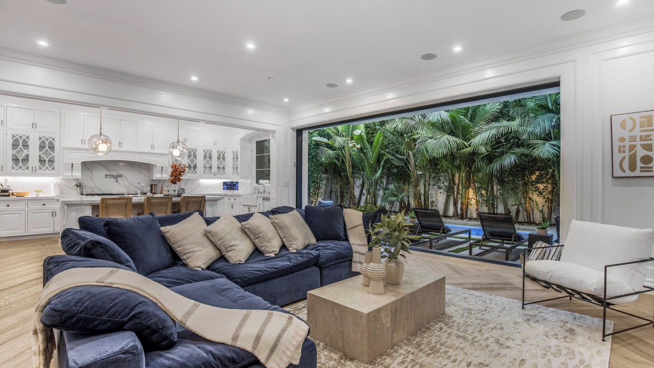 Photo of Livingroom in Melrose