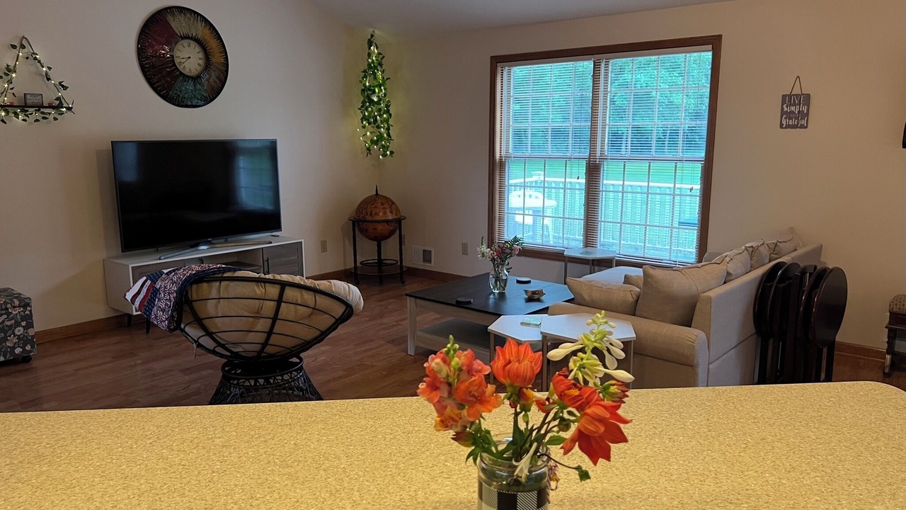Photo of Livingroom in Akron