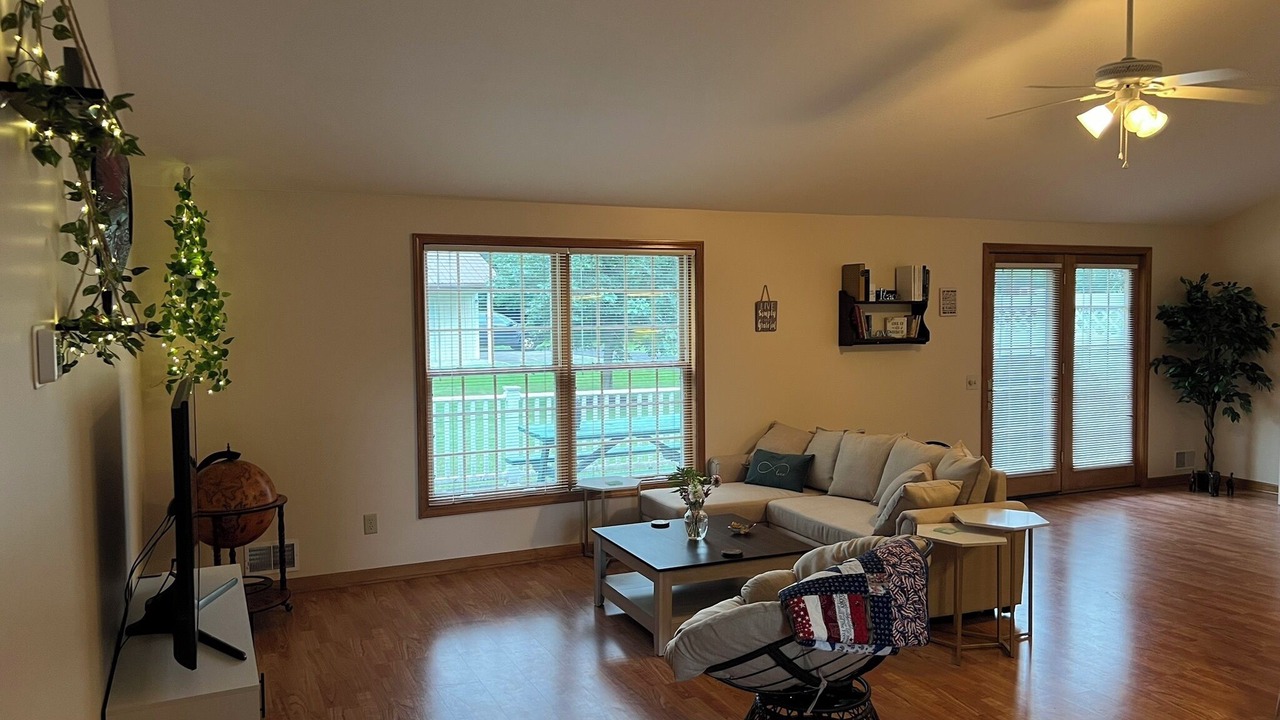 Photo of Livingroom in Akron