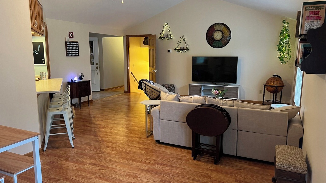 Photo of Livingroom in Akron