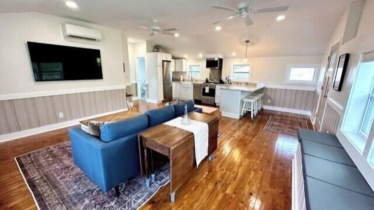 Photo of Livingroom in East Hill