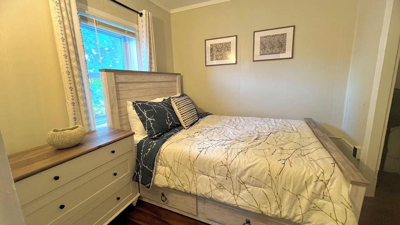 Photo of Bedroom in Oswego