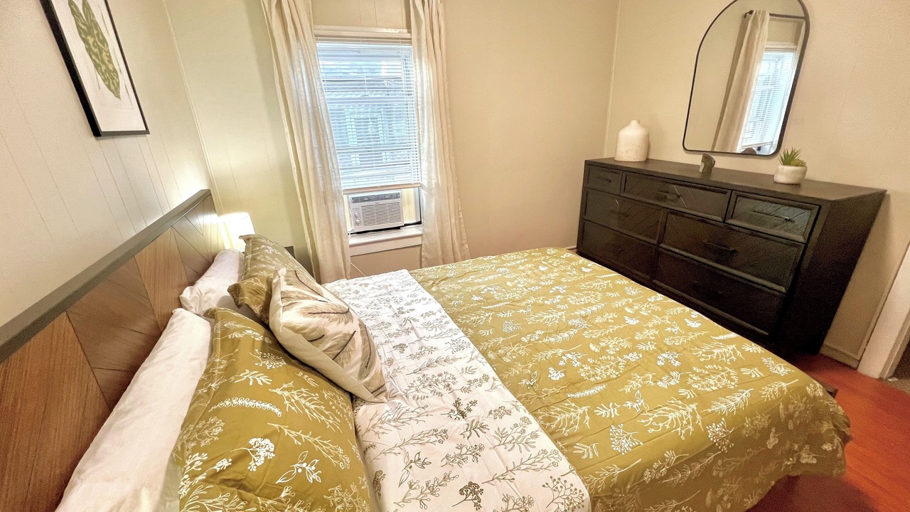 Photo of Bedroom in Oswego